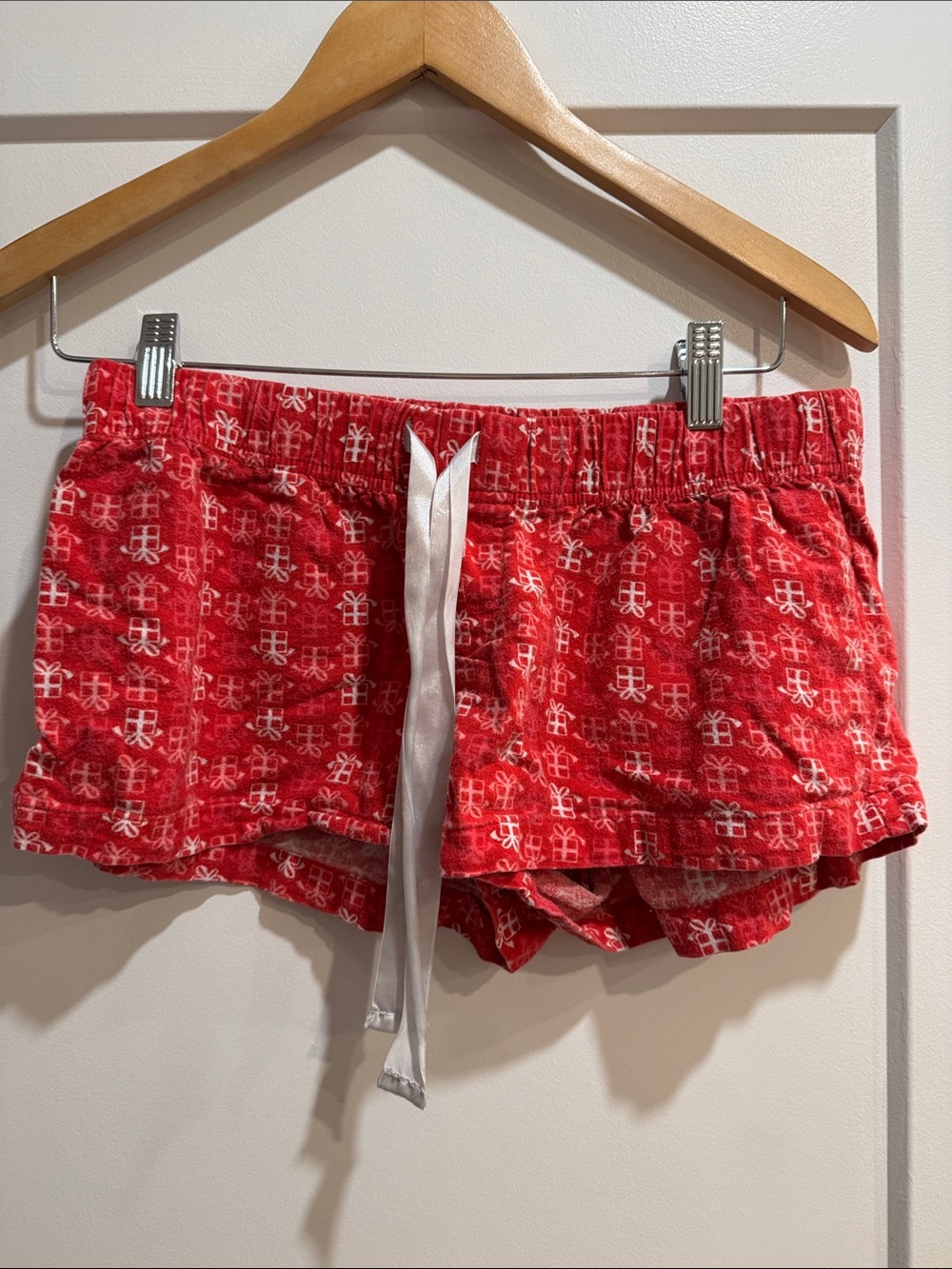 Red Women's Holiday-Print Pajama Shorts with White Drawstring